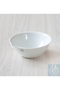 Evaporating dish with flat bottom and spout, Ø 145 x H 55 x V 450 ml Evaporating dish with flat...